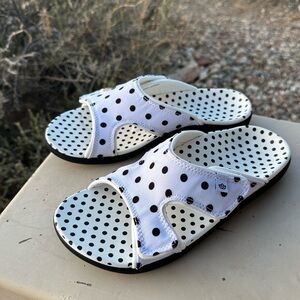 NWOT SPENCO KHOLO SANDALS Women's Size 7B White Black POLKA DOT Orthotic Slides